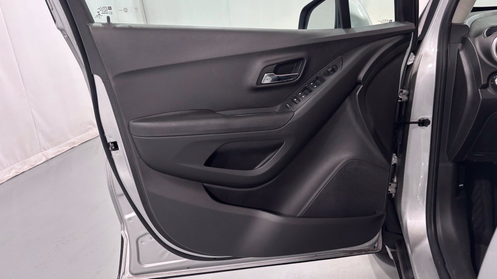 Used 2016 Chevrolet Trax LT FWD image 16