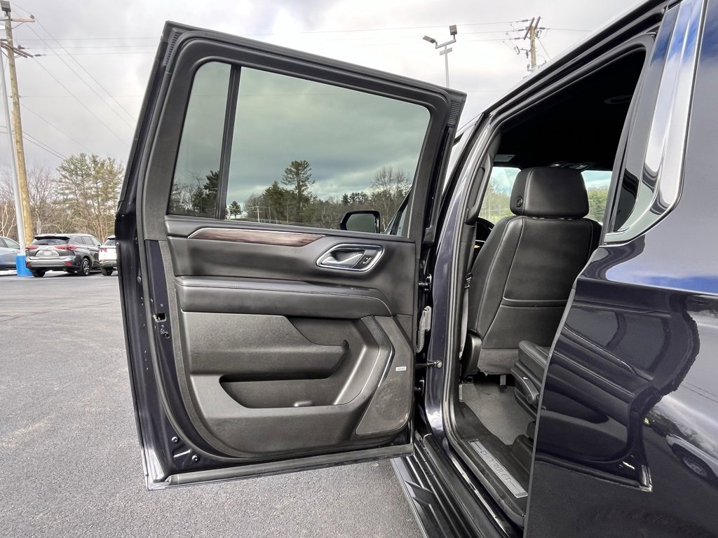 Used 2024 Chevrolet Suburban LT image 14