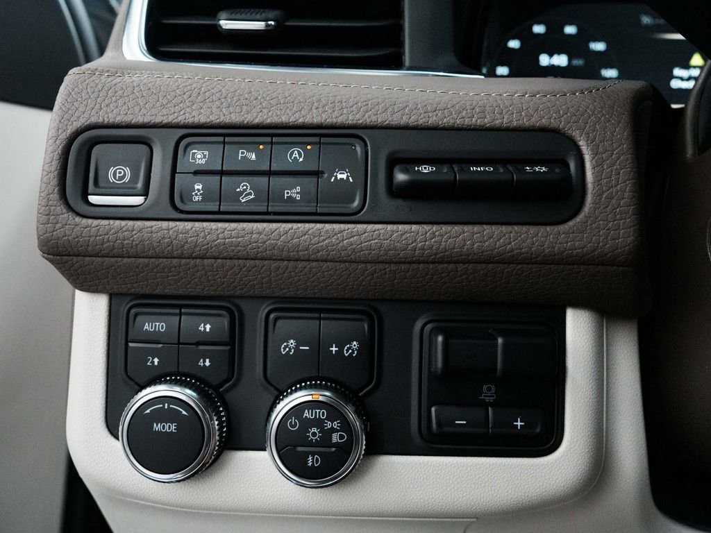 Used 2024 GMC Yukon XL Denali w/ Advanced Technology Package image 19