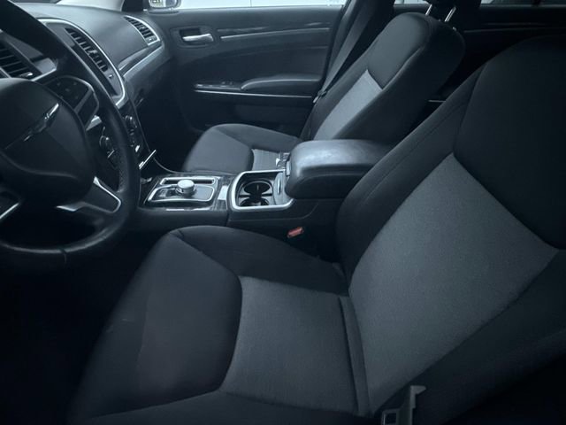 Used 2022 Chrysler 300 Touring w/ Sport Appearance Package image 8