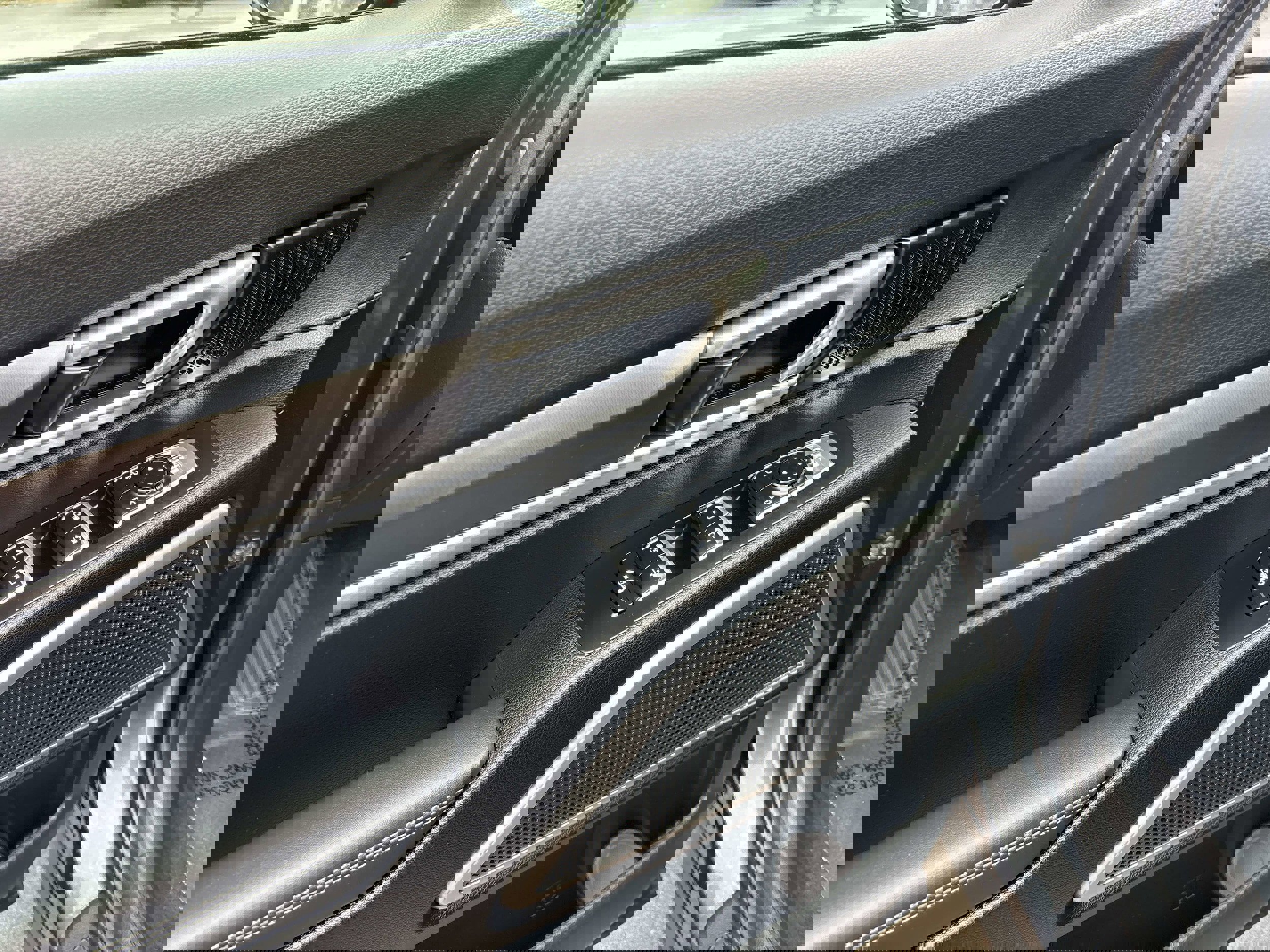 Used 2024 Kia Telluride S w/ S Sunroof Package image 11