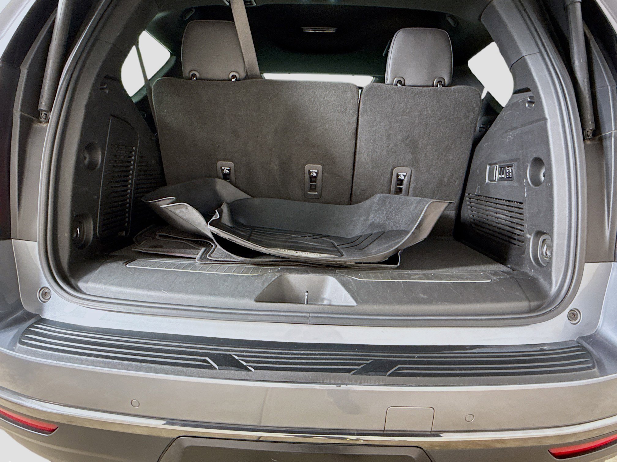 Used 2022 Chevrolet Tahoe RST w/ Luxury Package AWD/4WD image 28