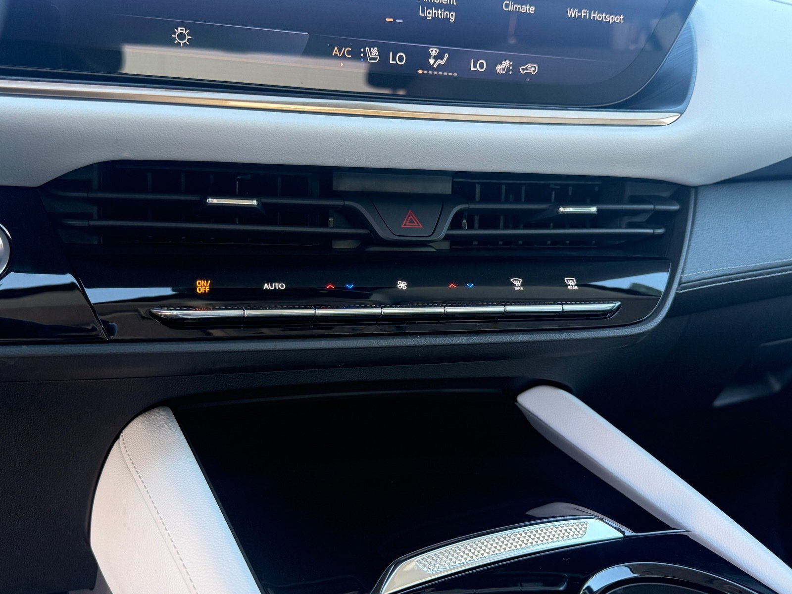 Used 2025 Buick Envision Avenir AWD/4WD image 19