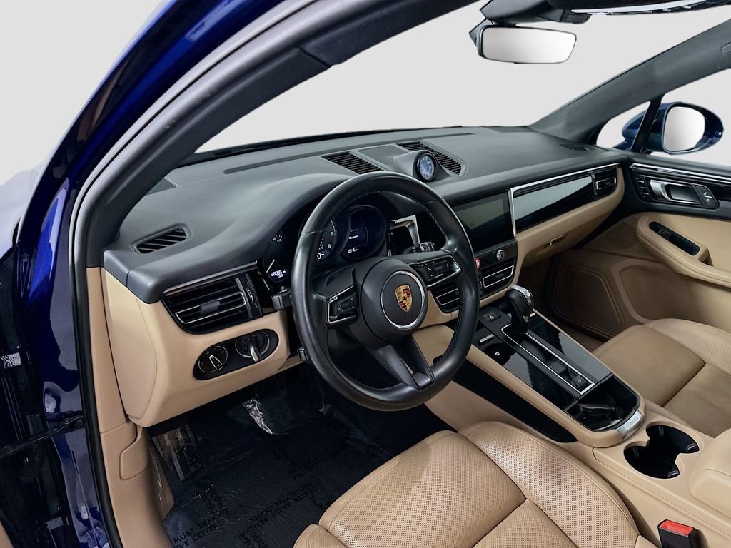 Certified 2023 Porsche Macan image 4