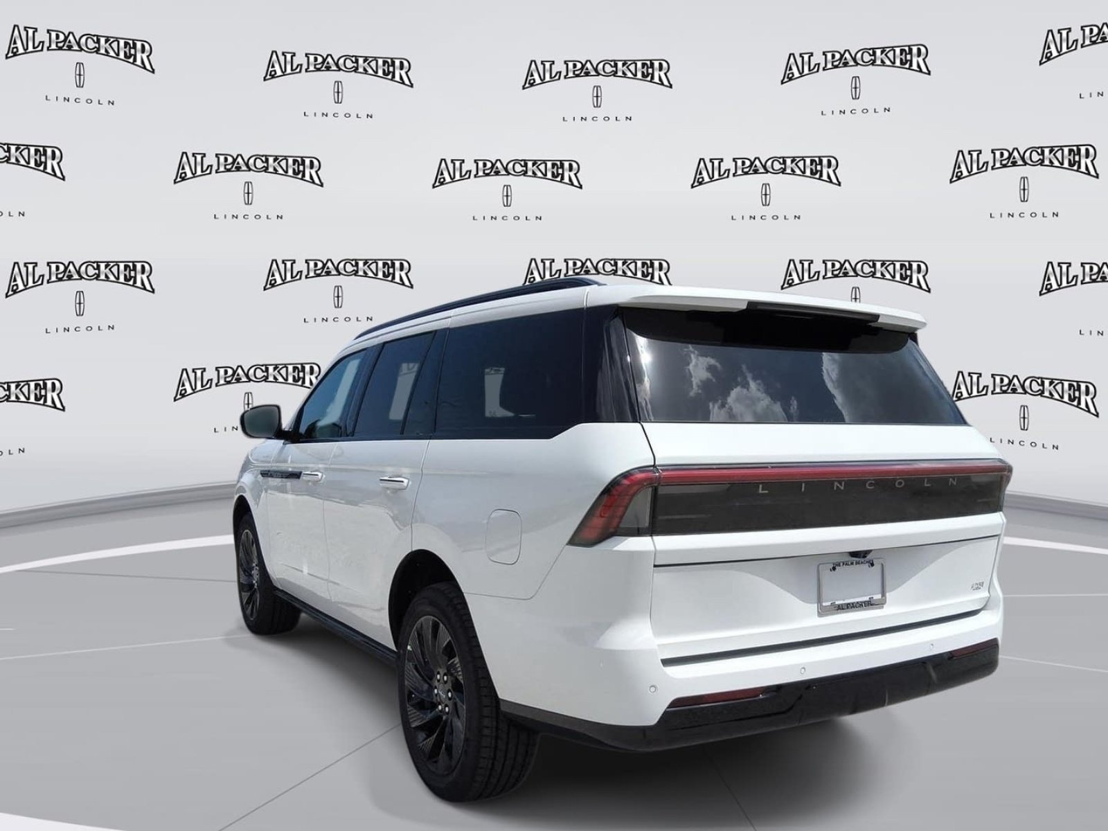 New 2027 Lincoln Navigator Reserve w/ Jet Appearance Package RWD image 3