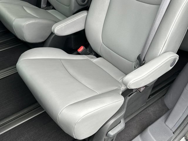 Used 2024 Toyota Sienna XLE w/ XLE Plus Package AWD/4WD image 37