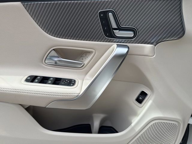 Used 2025 Mercedes-Benz CLA 250 4MATIC image 17