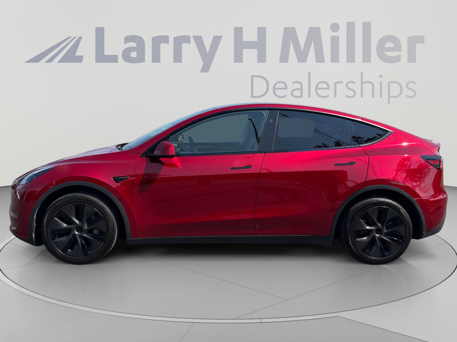 Used 2025 Tesla Model Y Long Range AWD/4WD image 2