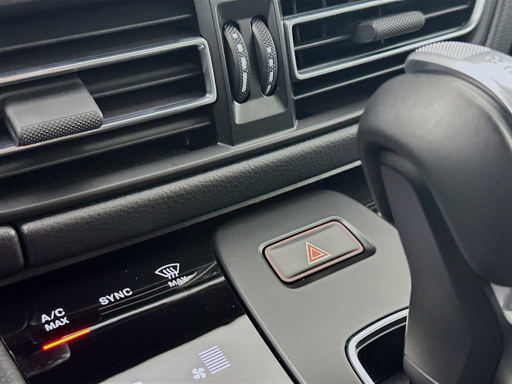 Certified 2025 Porsche Macan image 18