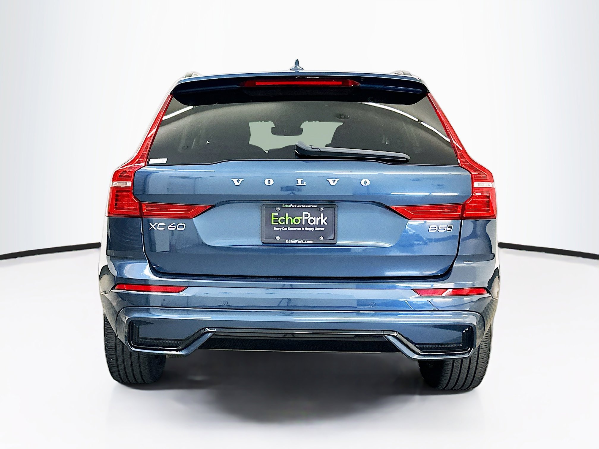 Used 2025 Volvo XC60 B5 Core image 7