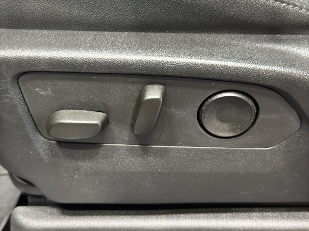 Used 2024 Chevrolet Suburban Z71 w/ Luxury Package AWD/4WD image 18