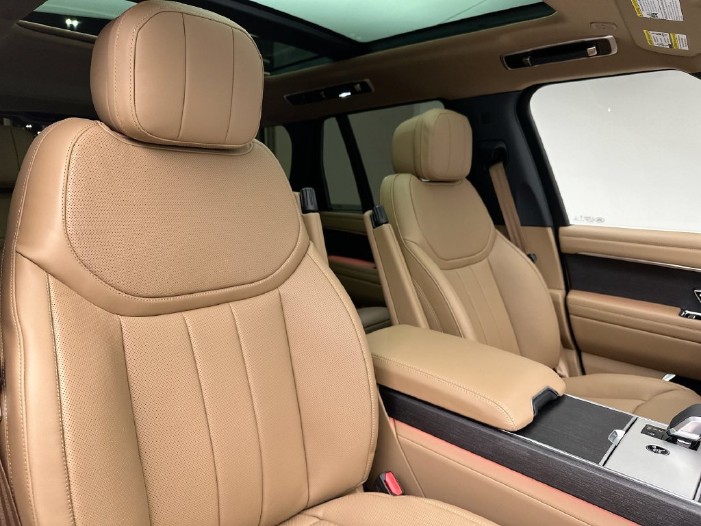 New 2025 Land Rover Range Rover SE AWD/4WD image 4