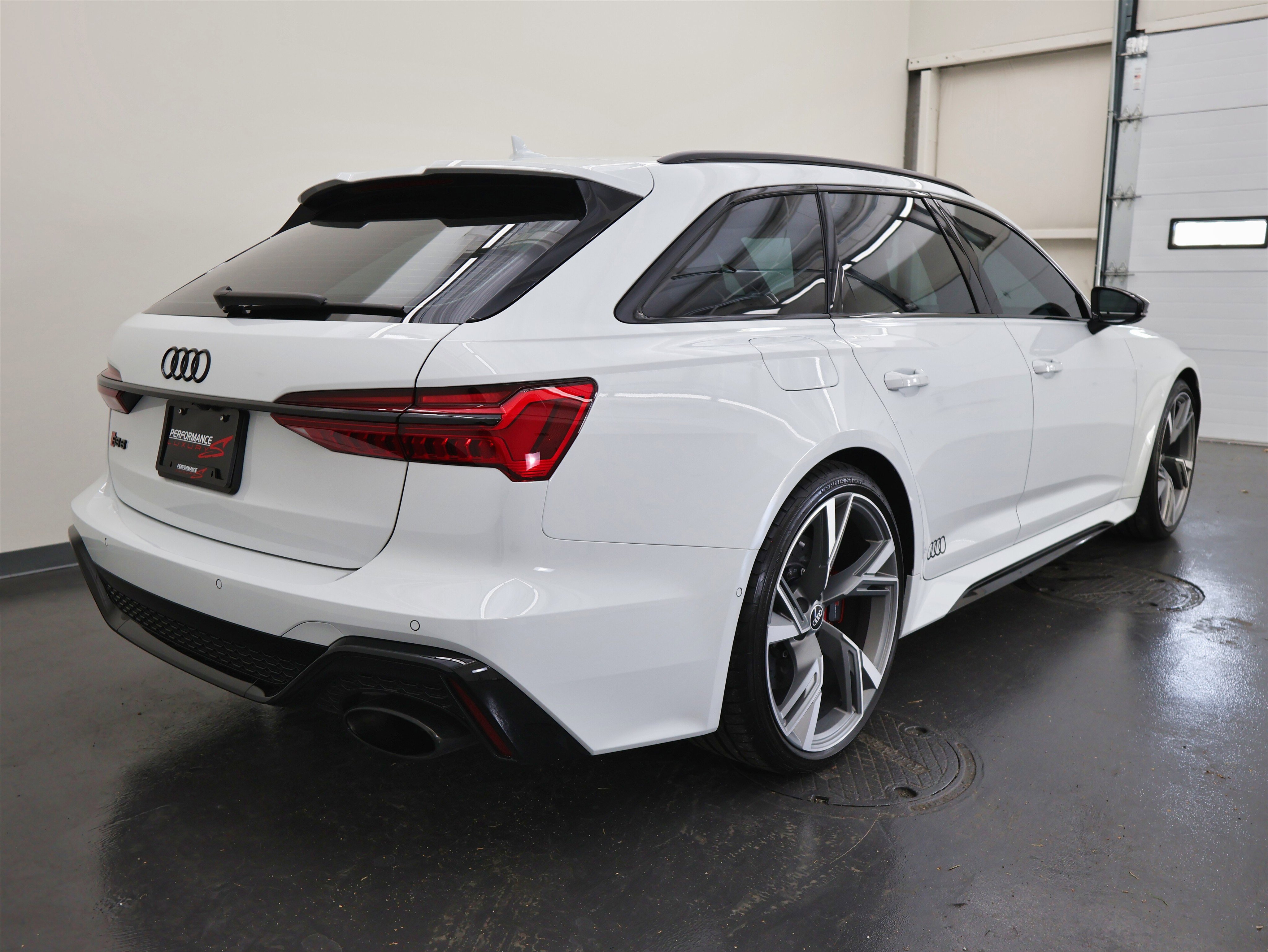 Used 2021 Audi RS 6 w/ Executive Package image 3