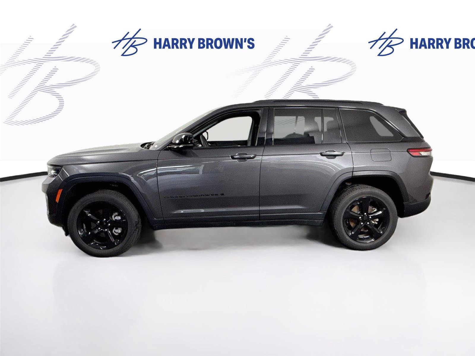 Used 2025 Jeep Grand Cherokee Limited w/ Black Appearance Package AWD/4WD image 6