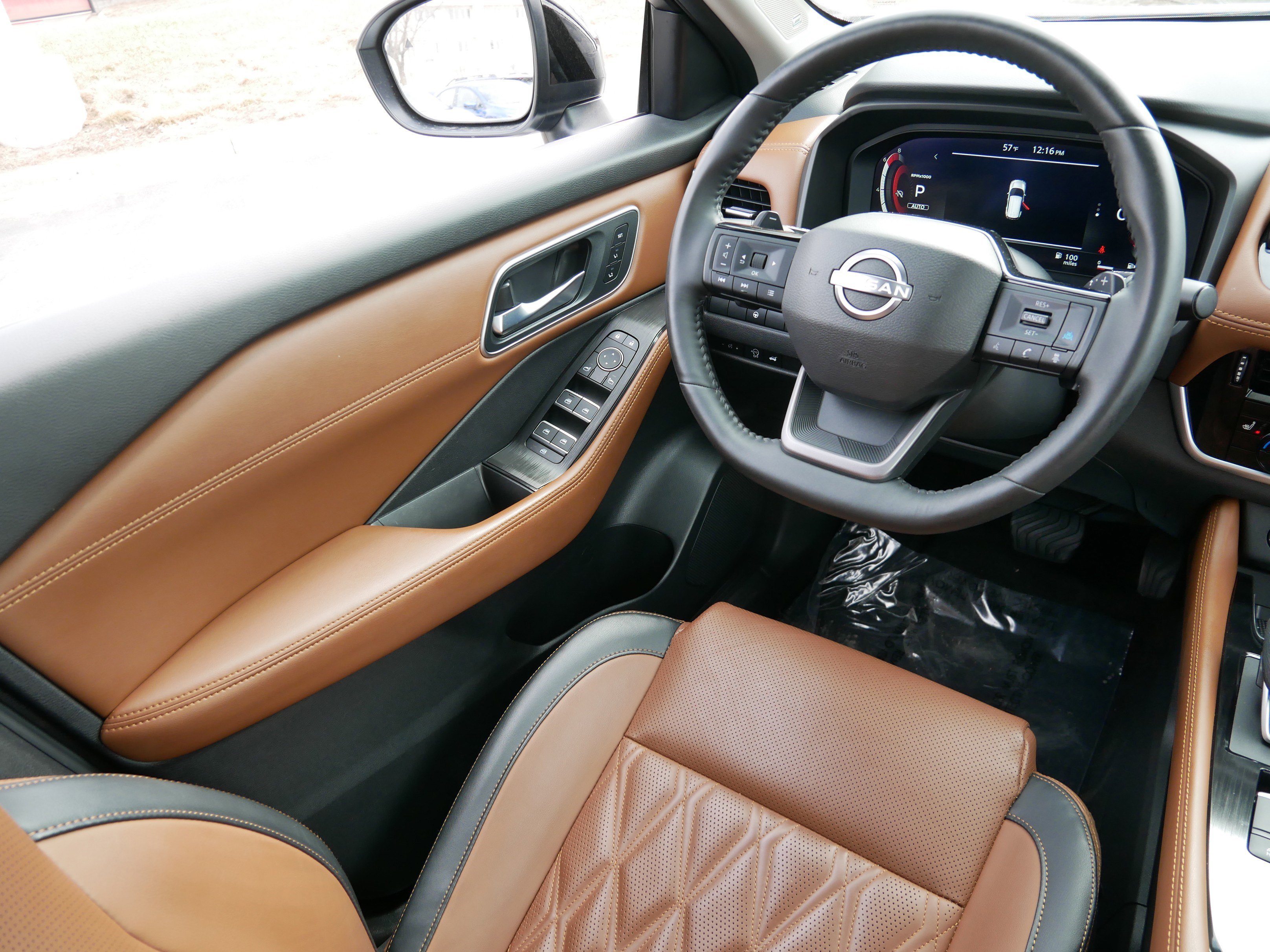 Used 2025 Nissan Rogue Platinum image 9