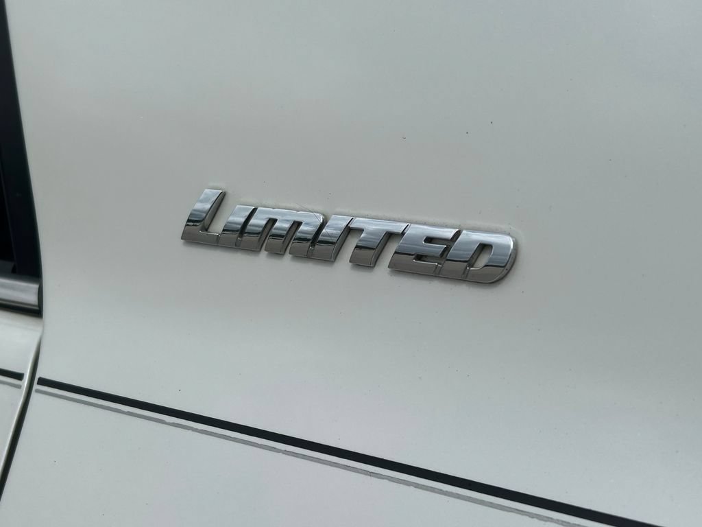 Used 2018 Toyota 4Runner Limited AWD/4WD image 15