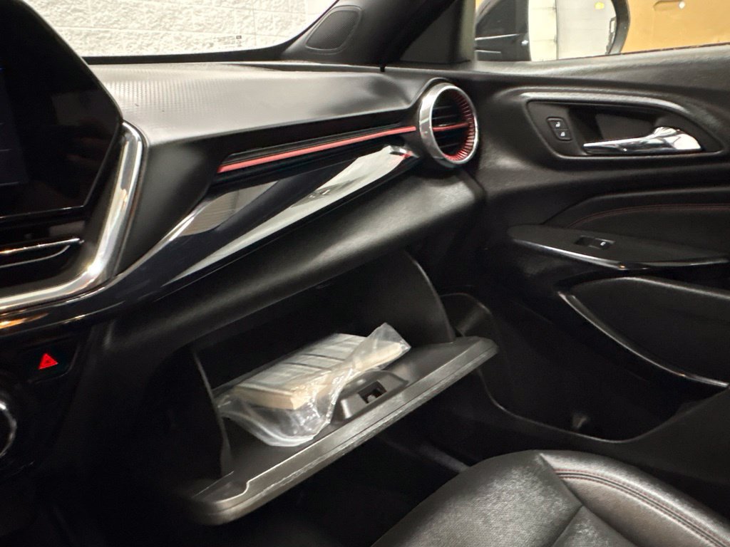 Used 2025 Chevrolet Trax RS w/ Sunroof Package FWD image 25
