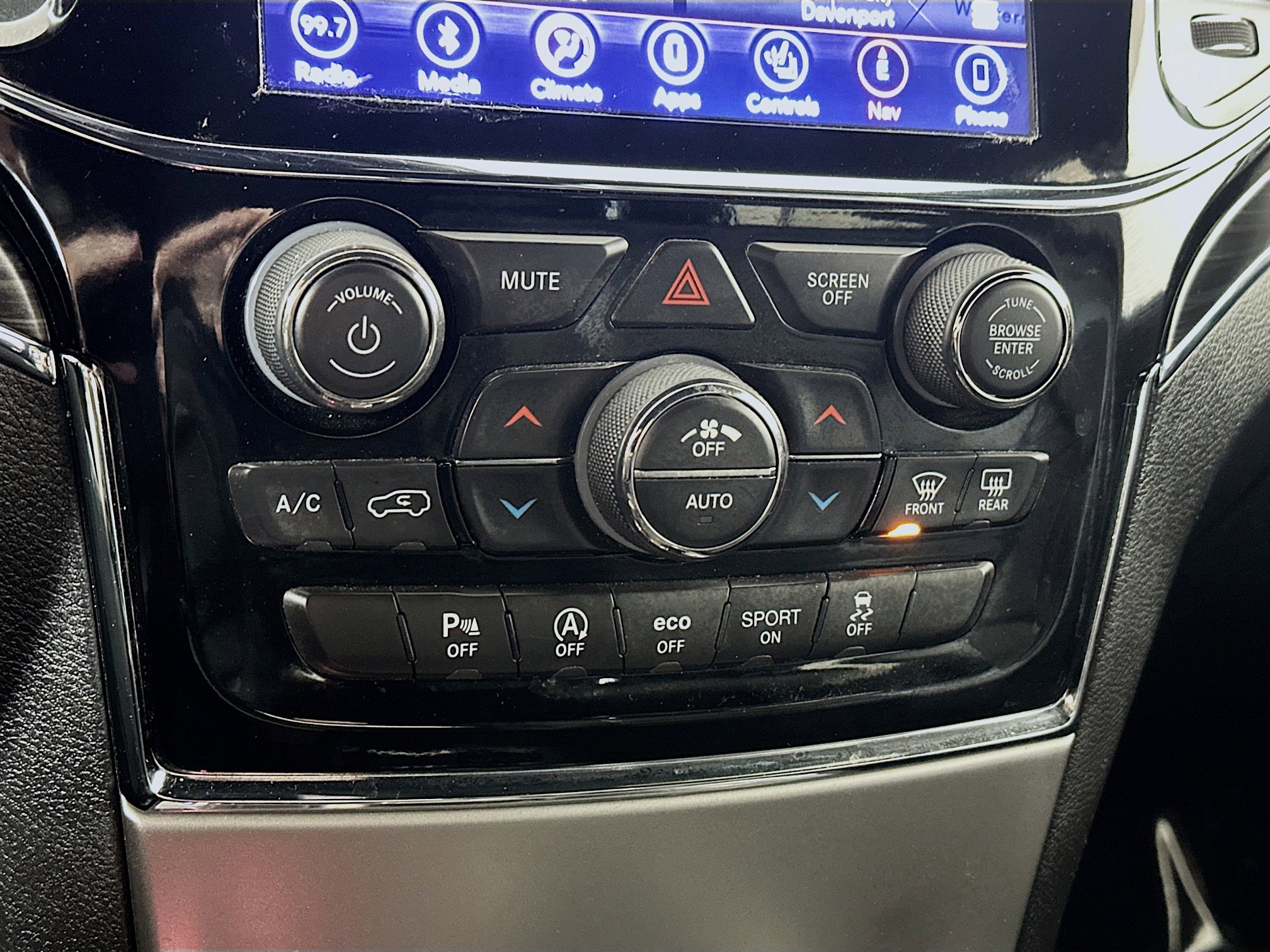 Used 2019 Jeep Grand Cherokee Limited AWD/4WD image 16
