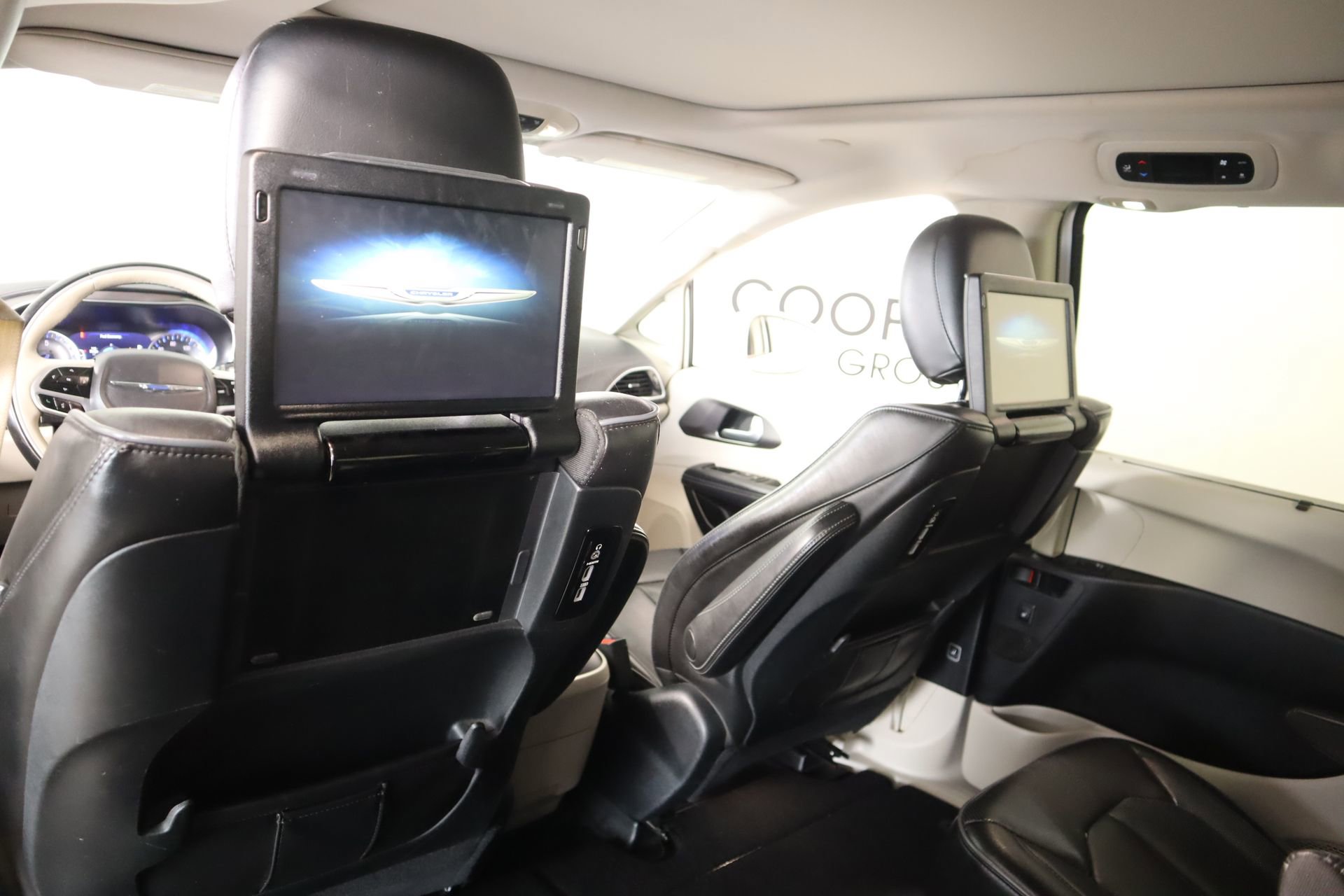 Used 2017 Chrysler Pacifica Limited w/ UConnect Theater Package image 17