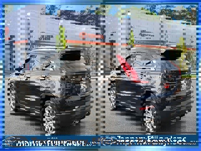 Used 2023 Cadillac XT4 Luxury w/ Cold Weather Package image 6