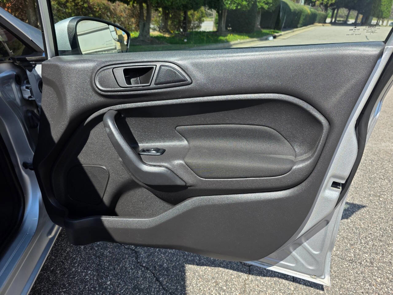 Used 2017 Ford Fiesta SE image 26