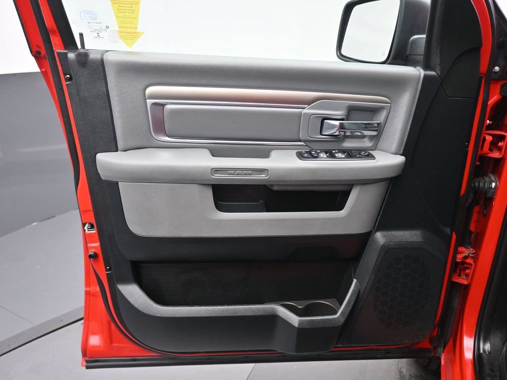 Used 2018 RAM 1500 Classic SLT AWD/4WD image 9