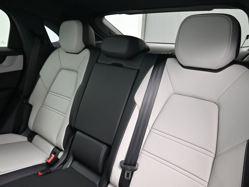 New 2026 Porsche Cayenne Coupe image 6