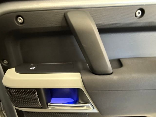 Used 2020 Land Rover Defender 110 SE image 29