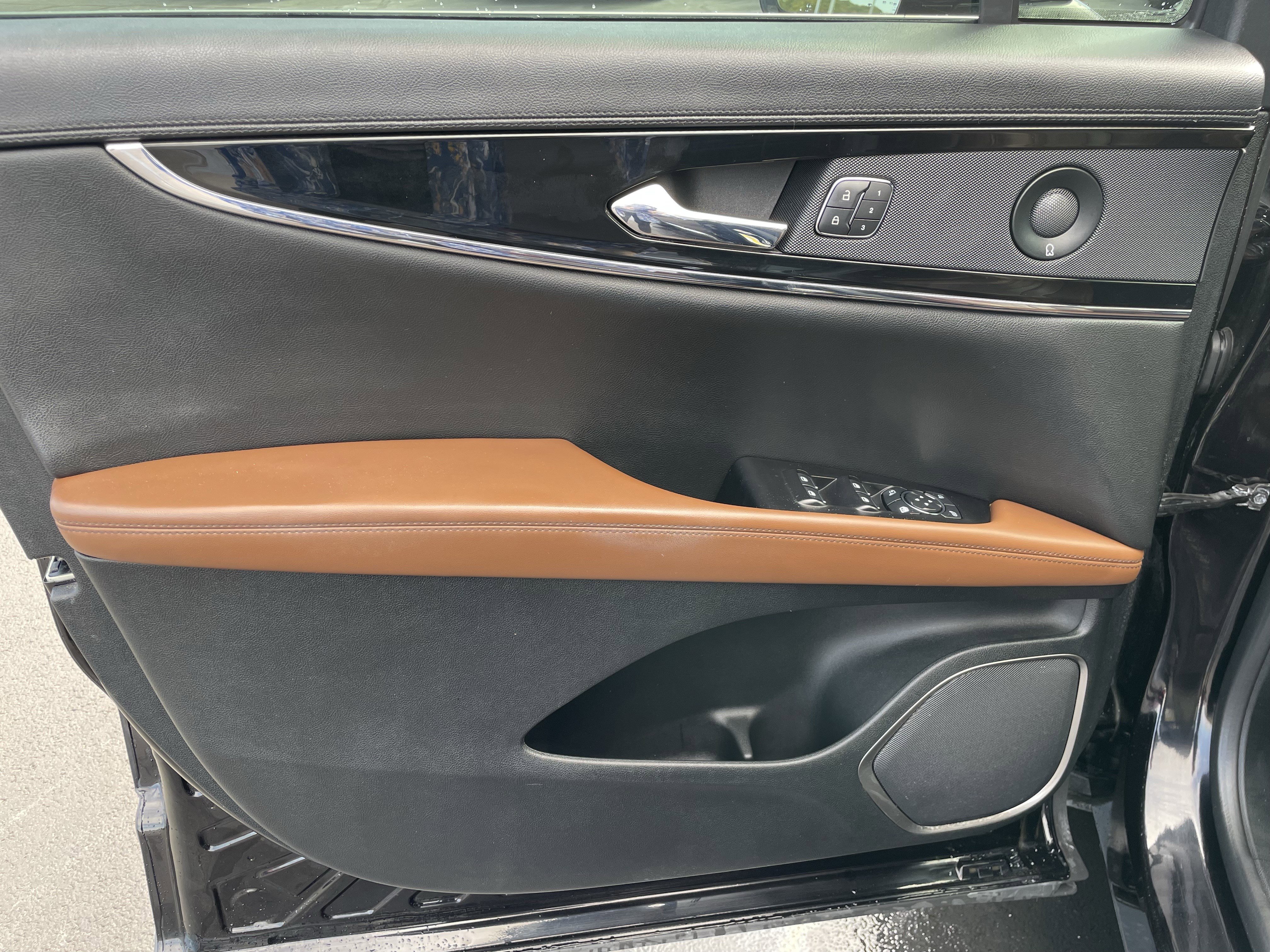 Used 2023 Lincoln Nautilus Reserve w/ Equipment Group 201A image 13