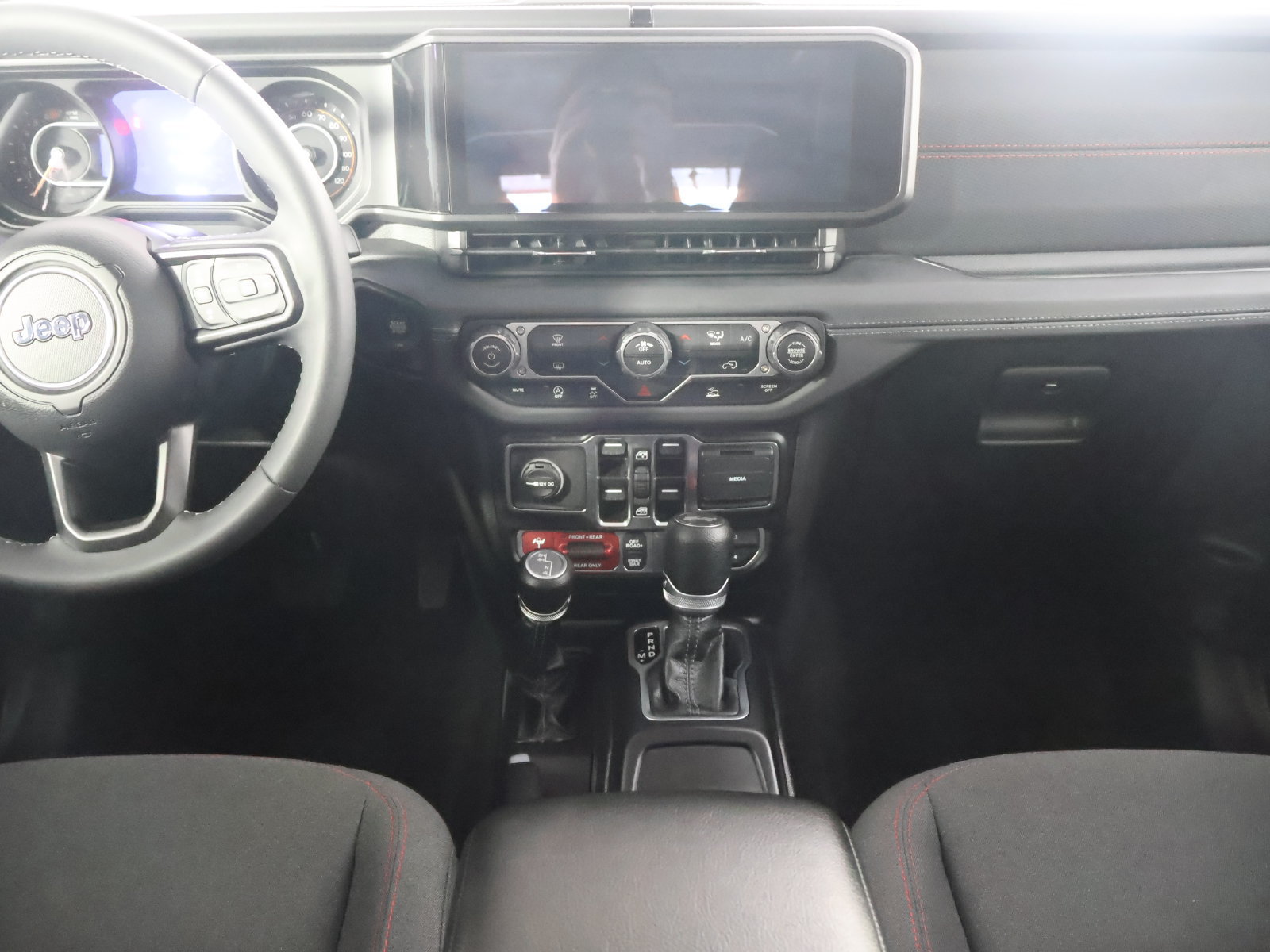 Used 2025 Jeep Wrangler Unlimited Rubicon AWD/4WD image 30