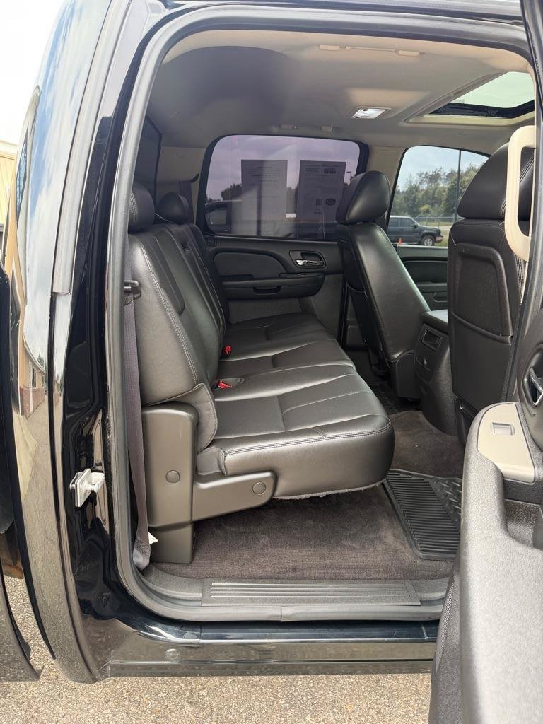 Used 2014 Chevrolet Silverado 2500 LTZ w/ LTZ Plus Package AWD/4WD image 18