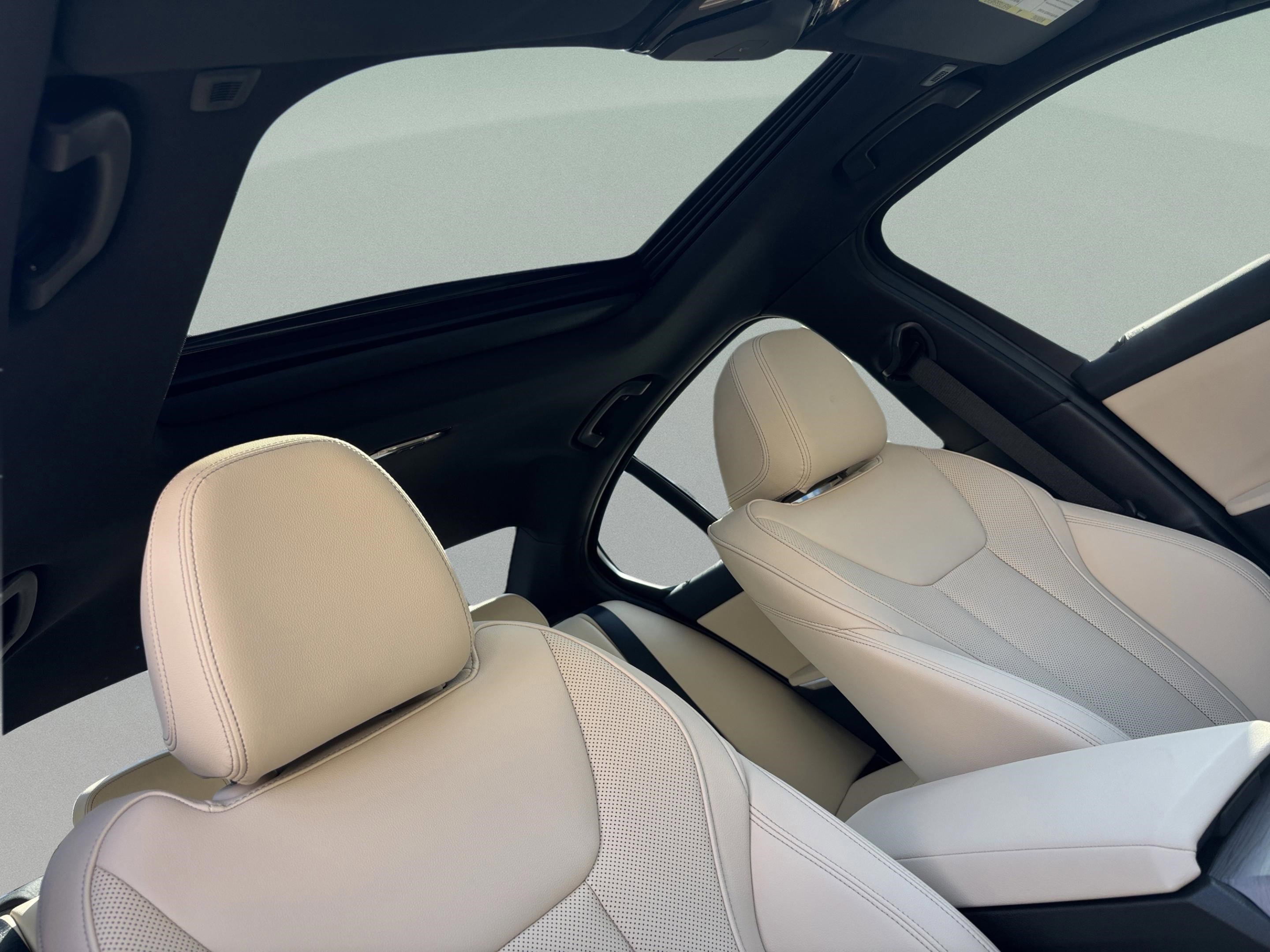 Used 2026 BMW 330i Sedan w/ Convenience Package image 28