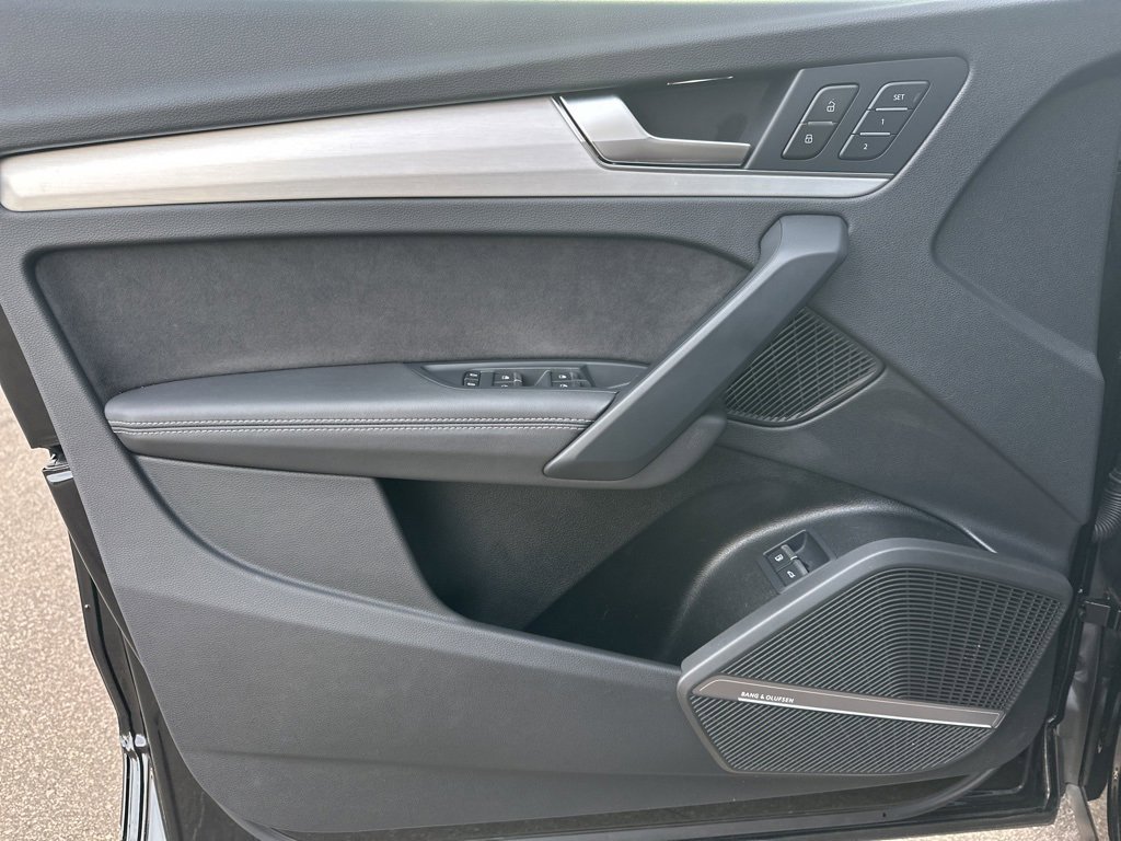 Used 2024 Audi Q5 e Premium Plus w/ Premium Plus Package image 12