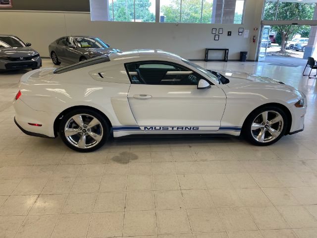 Used 2018 Ford Mustang Premium w/ Equipment Group 201A RWD image 4