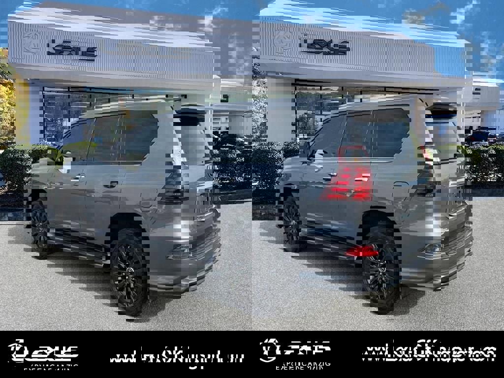 Used 2023 Lexus GX 460 Premium w/ Accessory Package AWD/4WD image 3