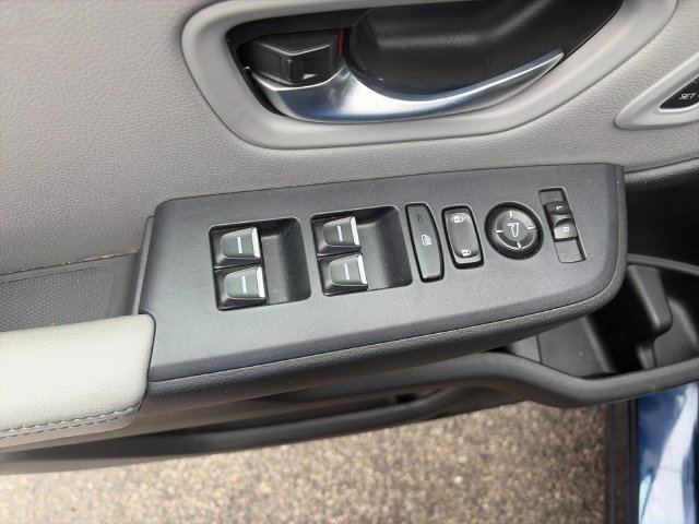 Used 2025 Honda Pilot Touring image 13