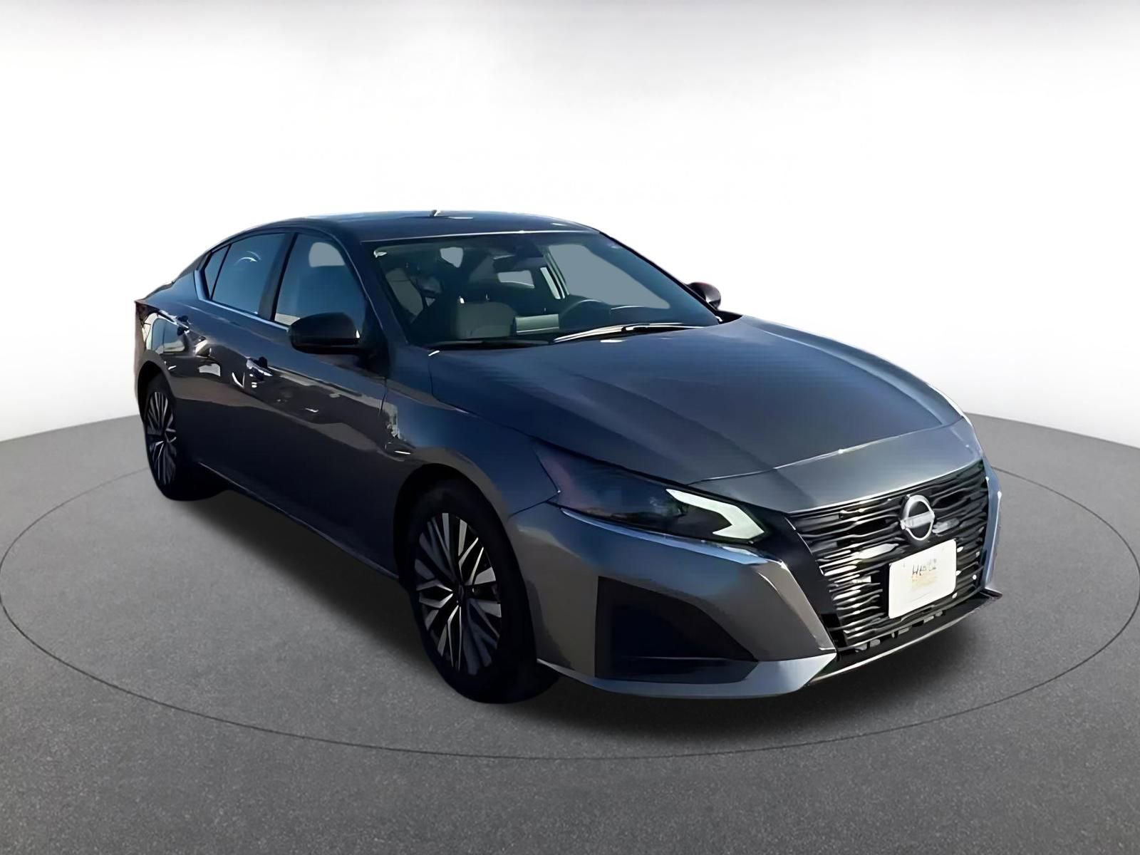 Used 2025 Nissan Altima 2.5 SV image 3