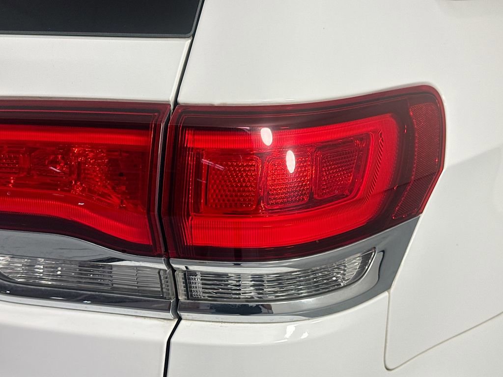 Used 2022 Jeep Grand Cherokee Limited image 35