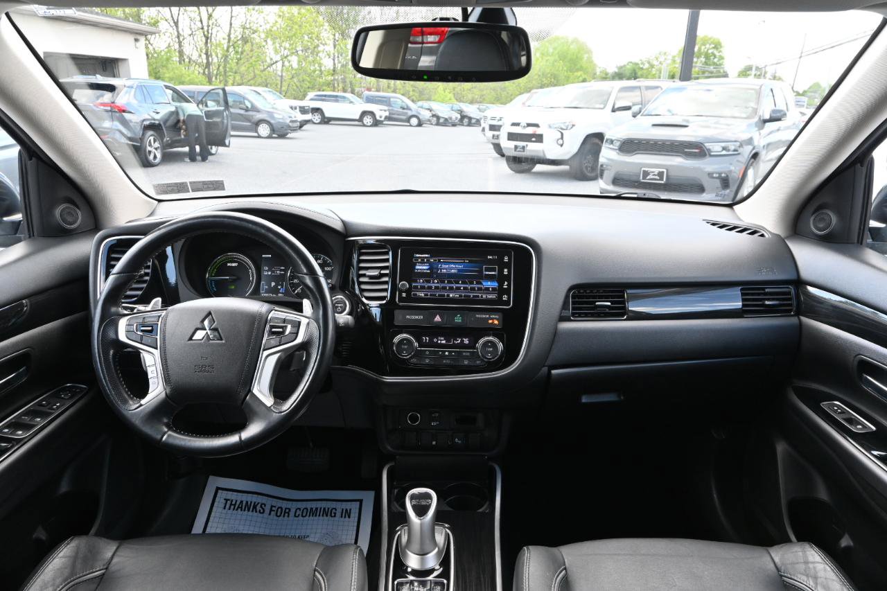 Used 2018 Mitsubishi Outlander SEL AWD/4WD image 2