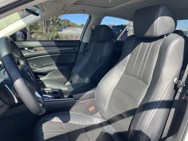 Used 2018 Honda Accord Touring image 2