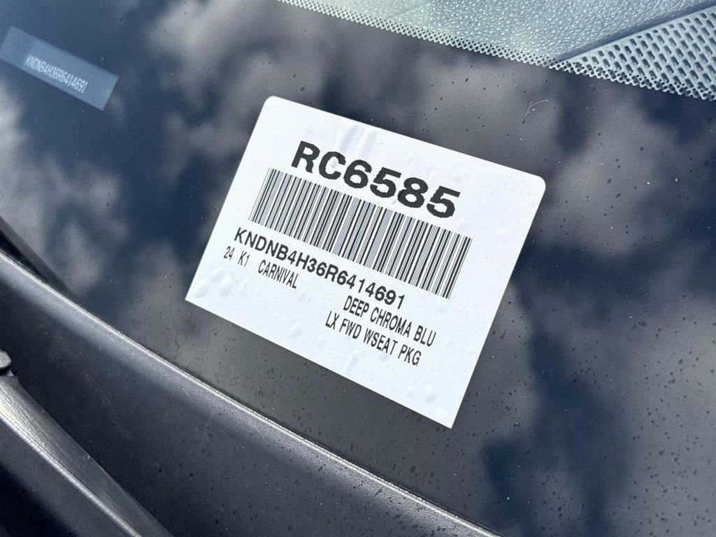 Used 2024 Kia Carnival LX image 31