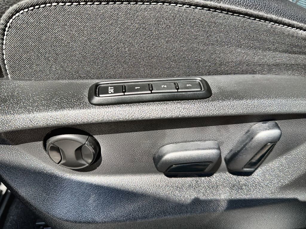 Used 2024 Volkswagen Atlas Cross Sport SEL Premium R-Line image 14