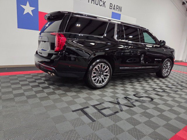Used 2023 GMC Yukon XL Denali Ultimate AWD/4WD image 17