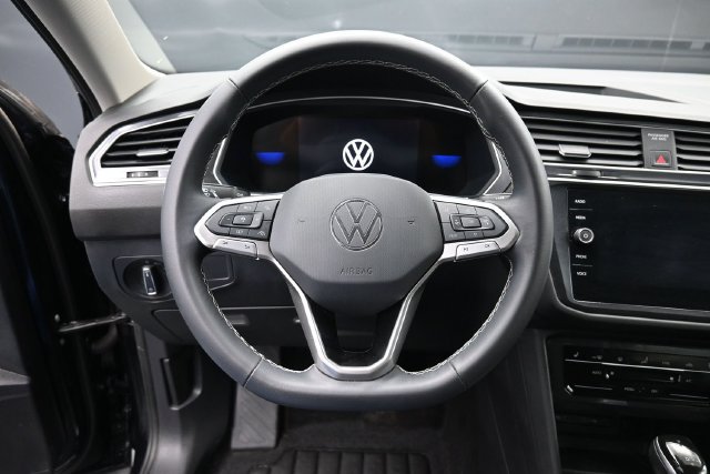 Used 2024 Volkswagen Tiguan SE AWD/4WD image 16