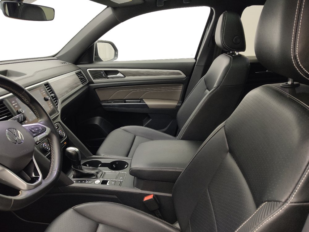 Used 2021 Volkswagen Atlas Cross Sport SE w/ Panoramic Sunroof Package FWD image 17