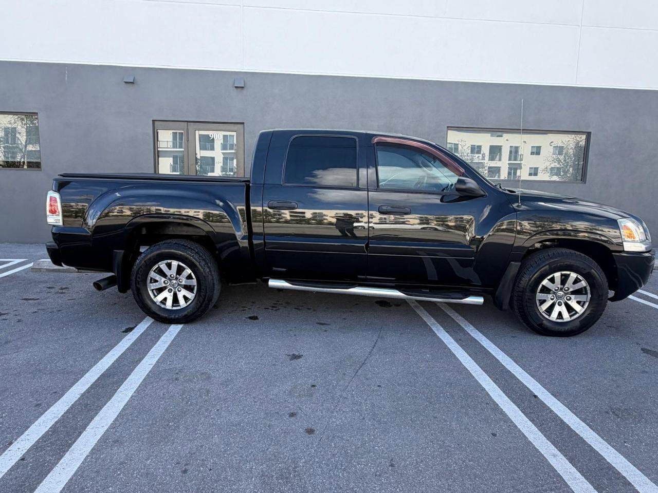 Used 2008 Mitsubishi Raider LS image 5