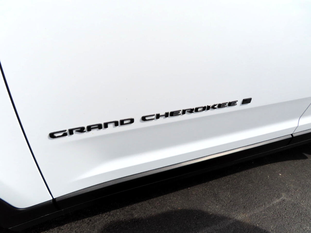 Used 2021 Jeep Grand Cherokee L Laredo image 12