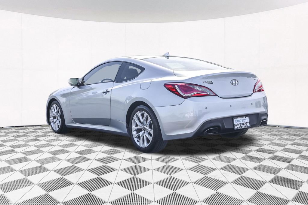 Used 2013 Hyundai Genesis 3.8 RWD image 15