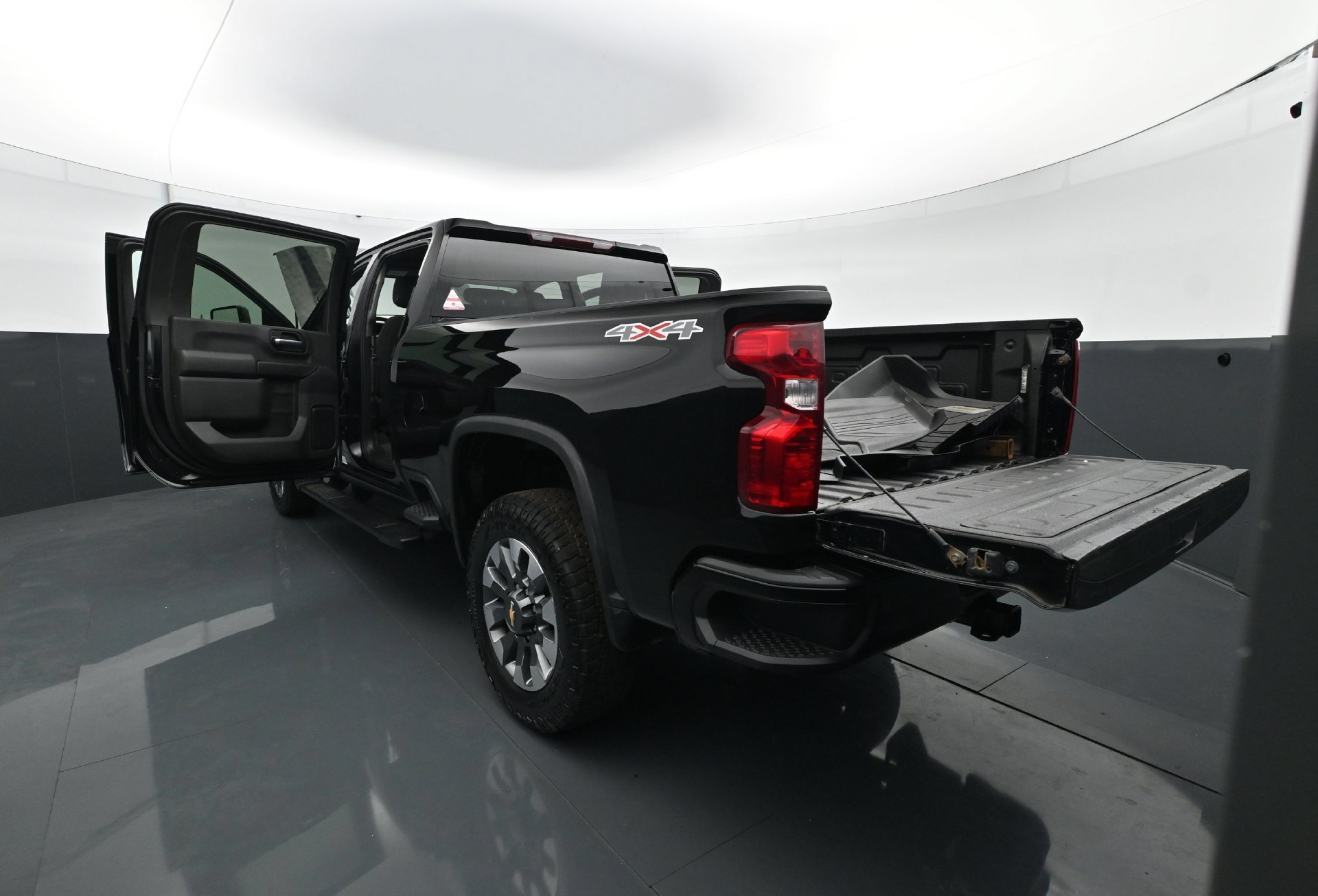Used 2022 Chevrolet Silverado 2500 Custom w/ Custom Value Package AWD/4WD image 31