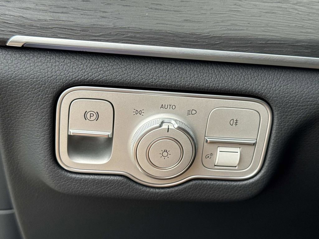 New 2026 Mercedes-Benz GLS 580 4MATIC image 29